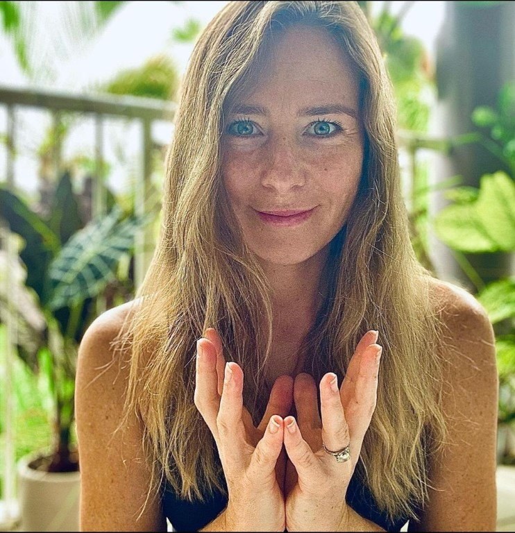 Dani, yoga teacher and breathwork facilitator